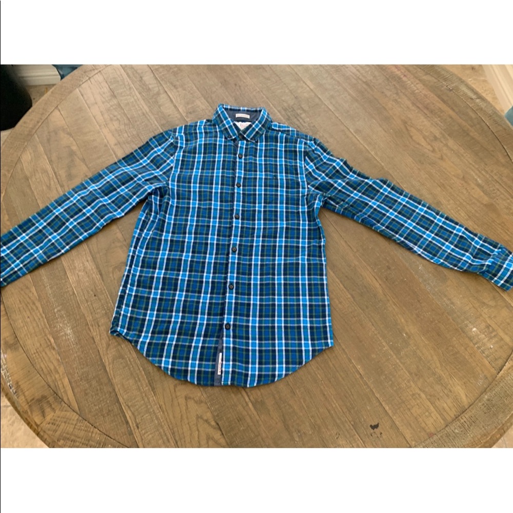 Big Boys Penguin button down shirt. Size S